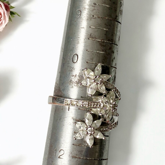 Vintage Nevada Sterling Plated Clear Crystal Rhinestone Flower Ring, Adjustable - Picture 5 of 5
